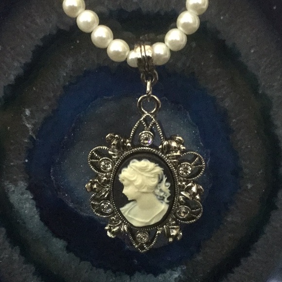 Vtg.15”W/3”FreshwaterCultured White Pearl&CameoPdt - Picture 6 of 14